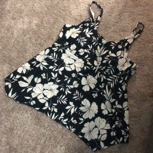 NWT Target Kona Sol swim top- wire free